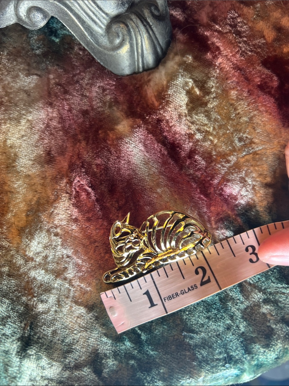 Vintage Gold Cat Brooch - Sculpted Cat Design - Picture 3 of 3